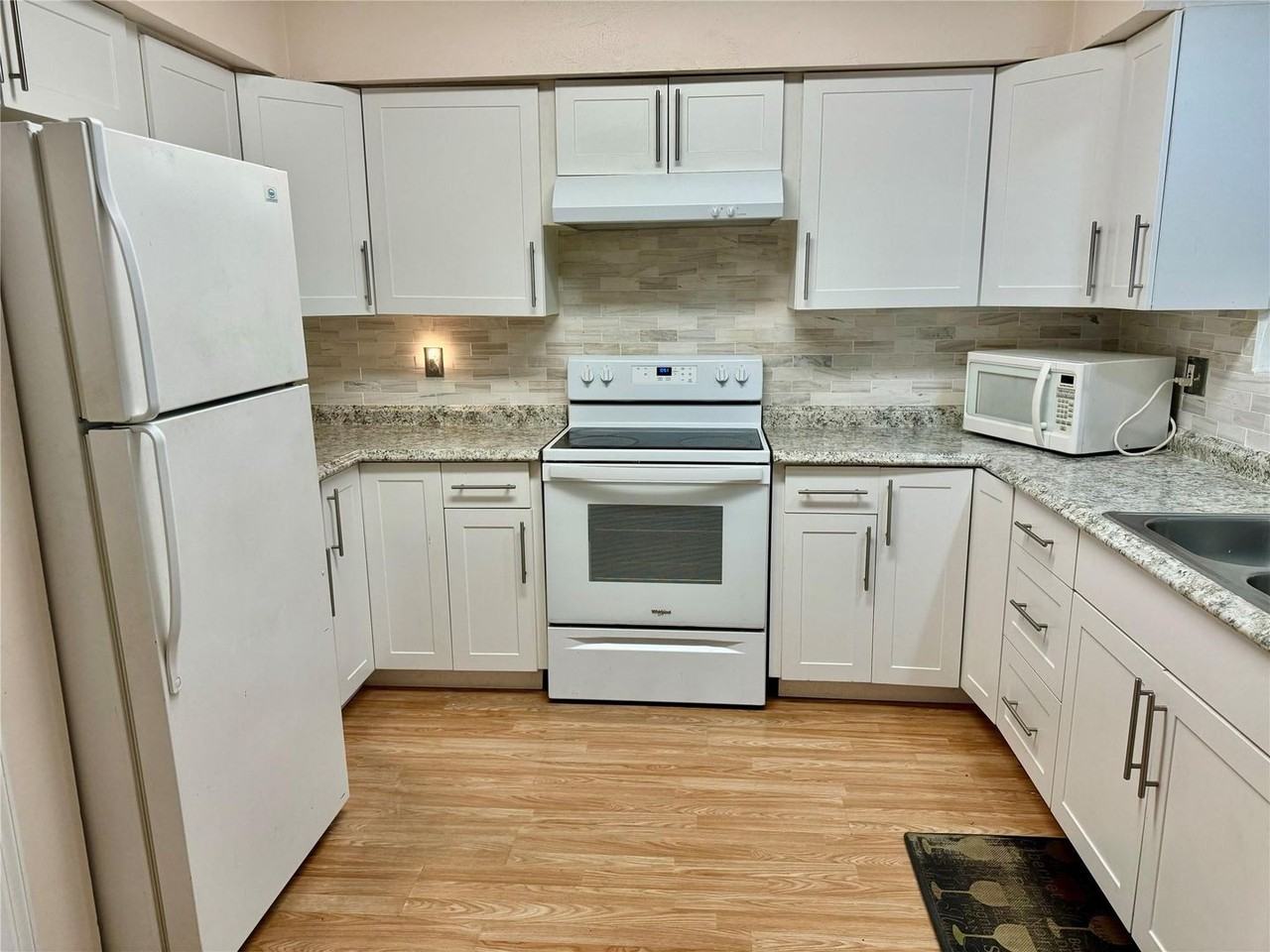 11461 Nw 38th St - Photo 2 of 17