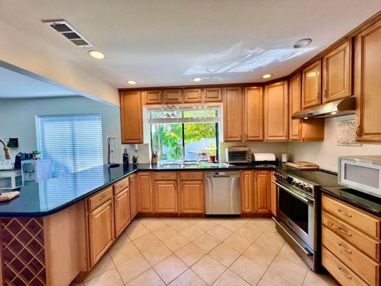 5570 Sw 9th Ct - Photo 4 of 26