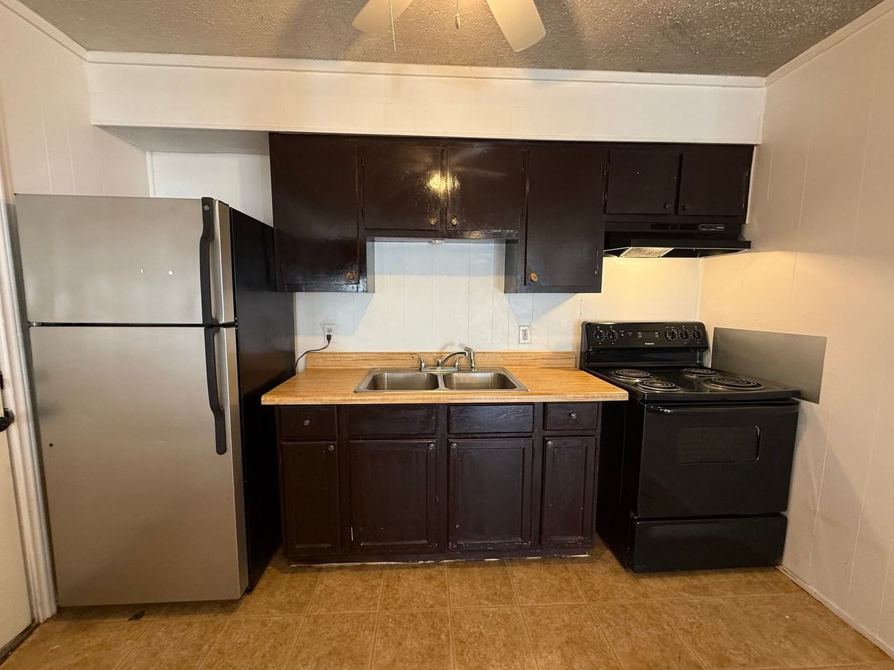 924 Pecan St - Photo 4 of 17