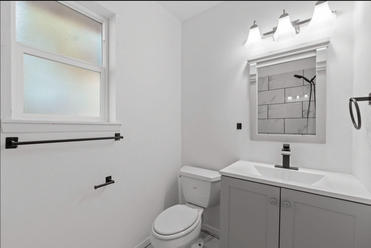 9930 Valley Lake Dr - Photo 3 of 22