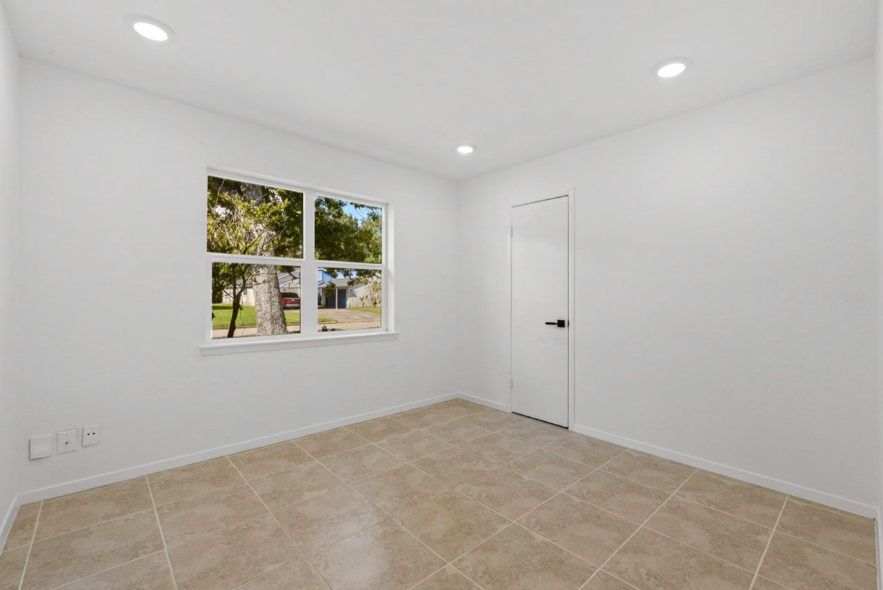 9930 Valley Lake Dr - Photo 4 of 22