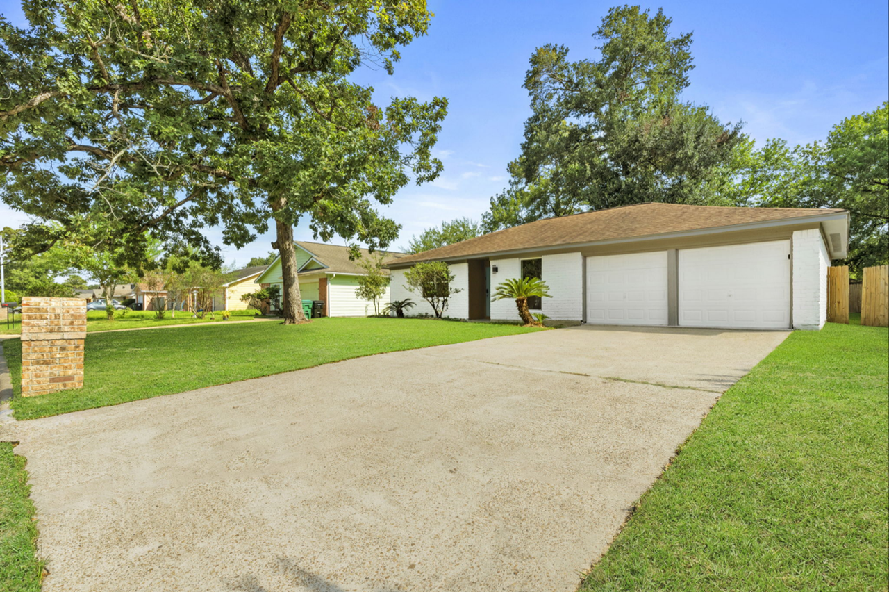 9930 Valley Lake Dr - Photo 2 of 27