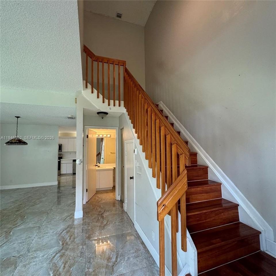 549 Racquet Club Rd - Photo 3 of 14