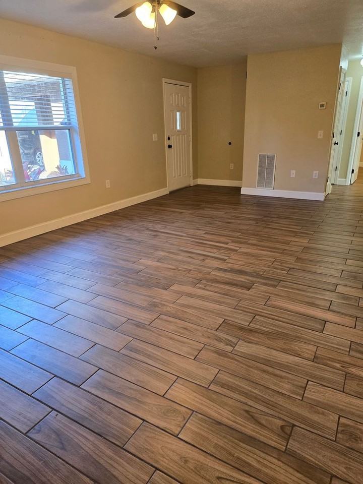 4698 W Peters Ln - Photo 2 of 16