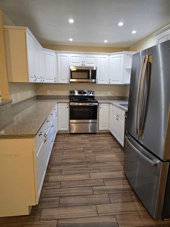 4698 W Peters Ln - Photo 4 of 16