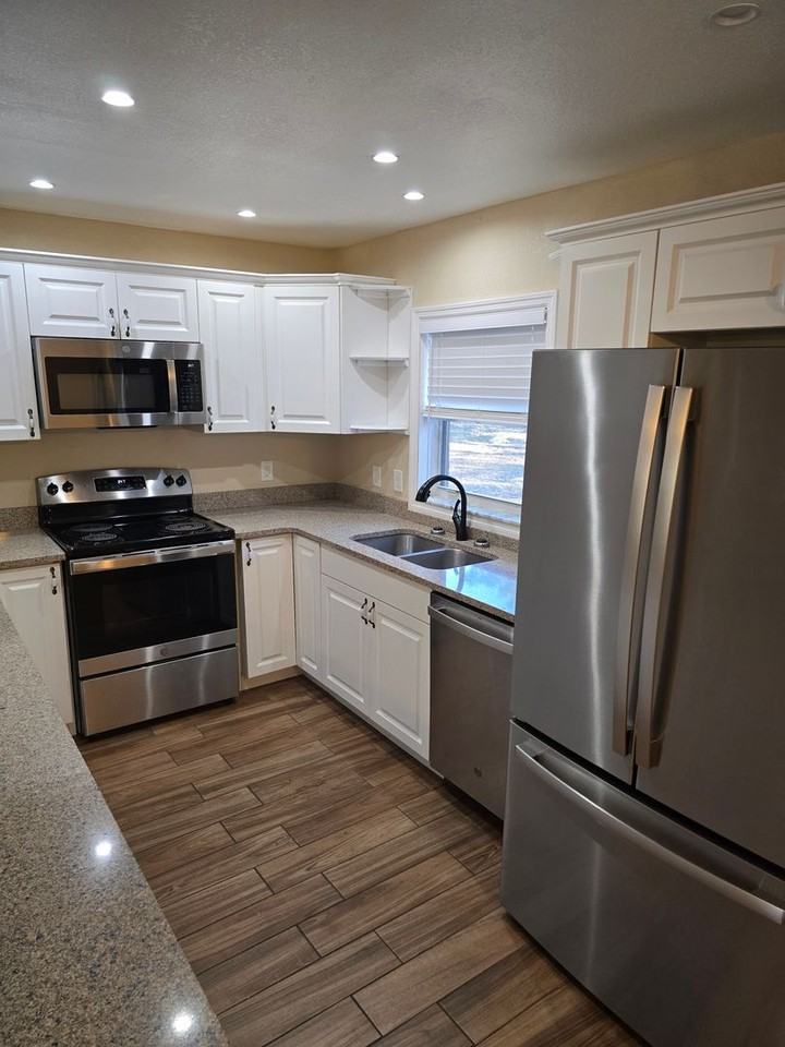 4698 W Peters Ln - Photo 6 of 16