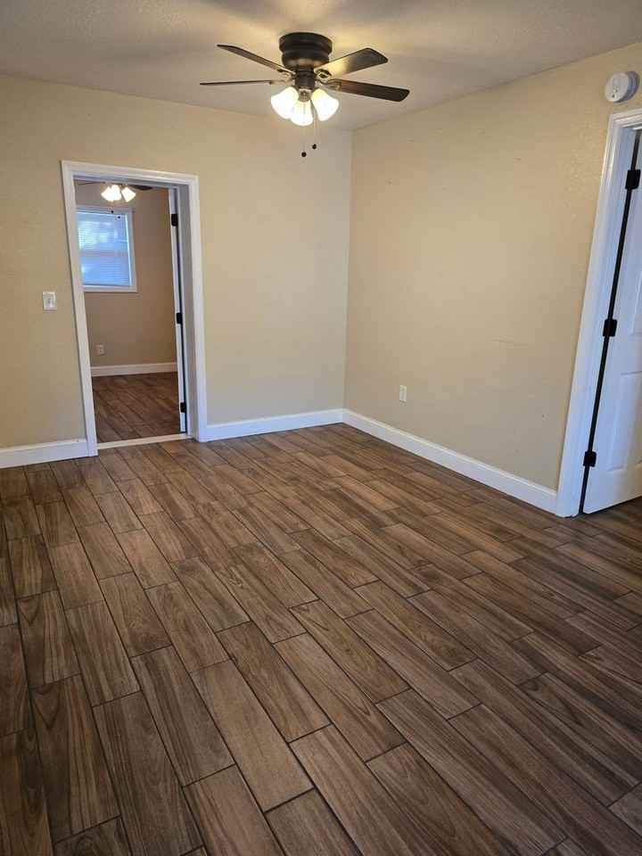 4698 W Peters Ln - Photo 7 of 16