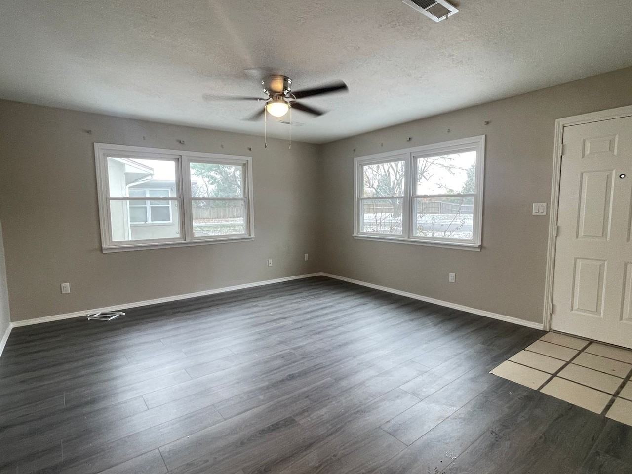 2043 S Sagamont Ave - Photo 3 of 16