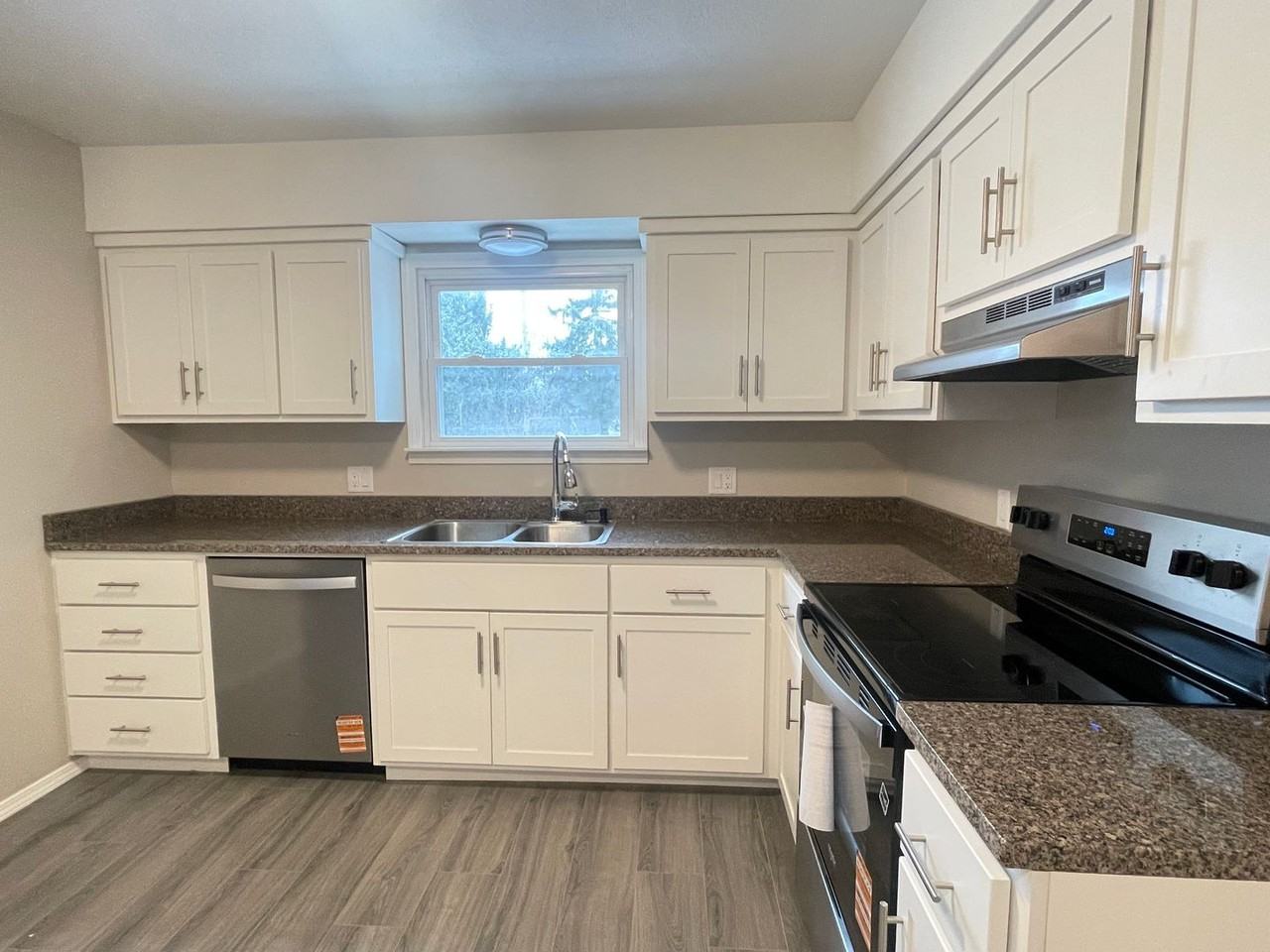 2043 S Sagamont Ave - Photo 6 of 16