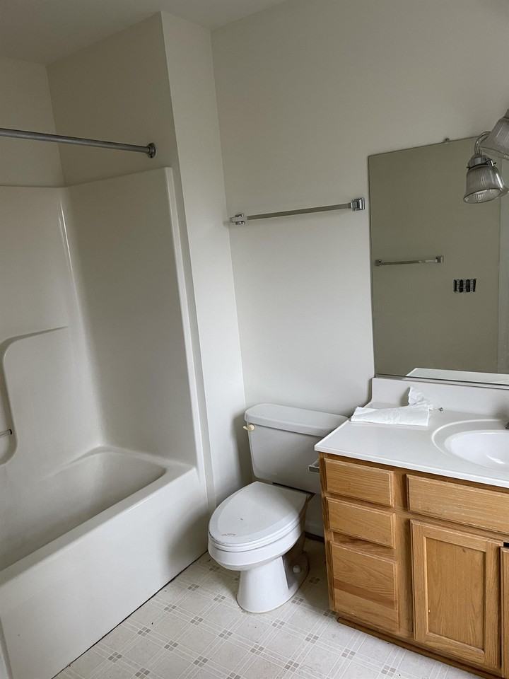 1435 Glenside Grn - Photo 2 of 22