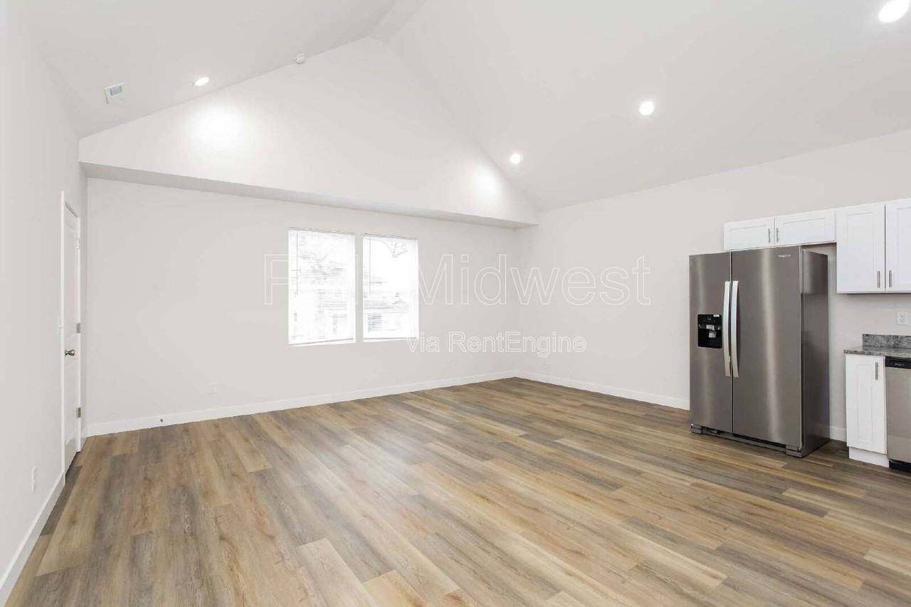 43 N Randolph St #A - Photo 3 of 20