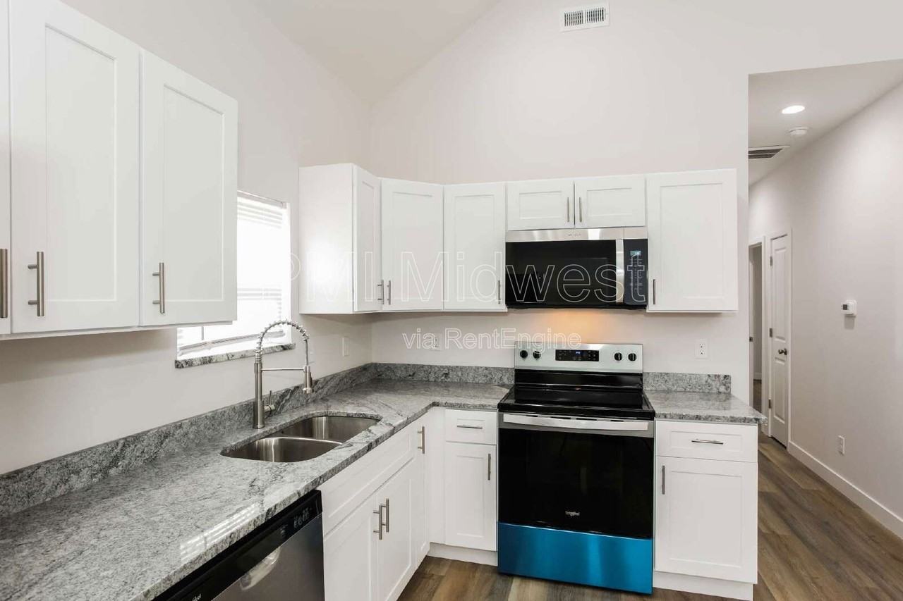 43 N Randolph St #A - Photo 4 of 20