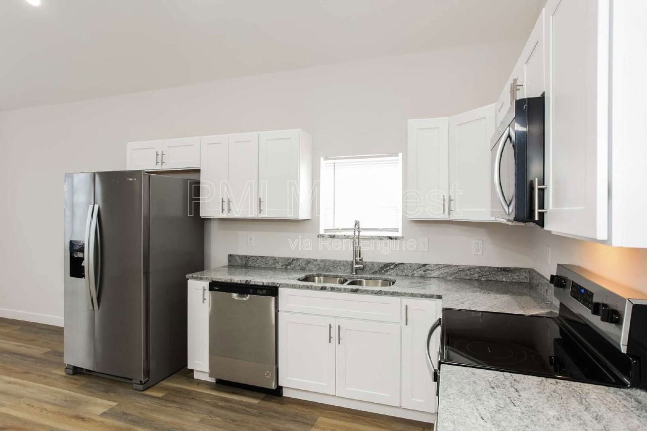 43 N Randolph St #A - Photo 5 of 20