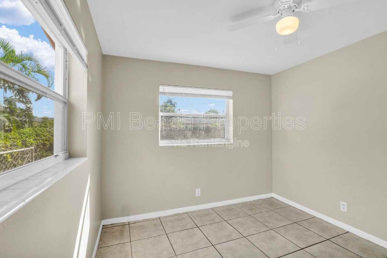 184 Se 27th Way - Photo 3 of 27