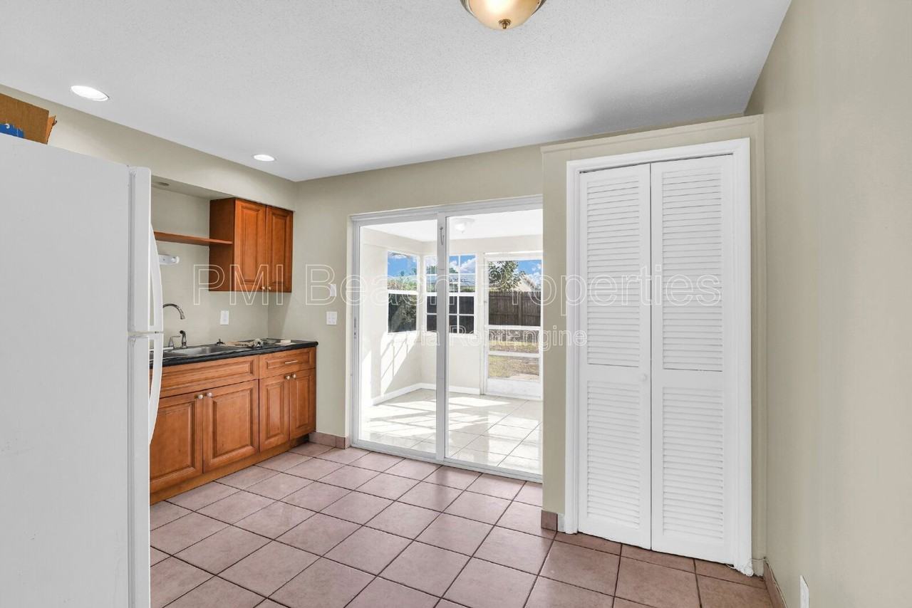 184 Se 27th Way - Photo 5 of 27