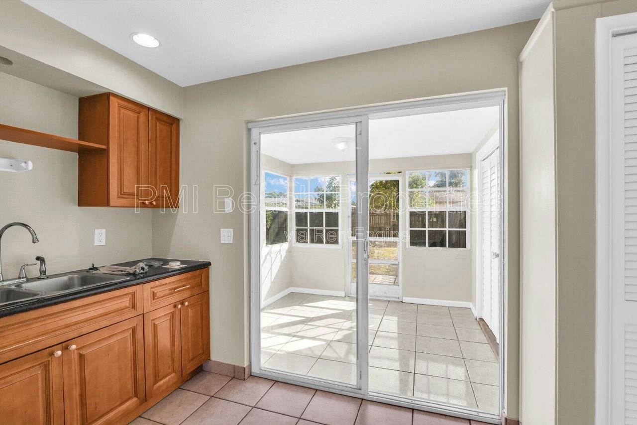 184 Se 27th Way - Photo 6 of 27