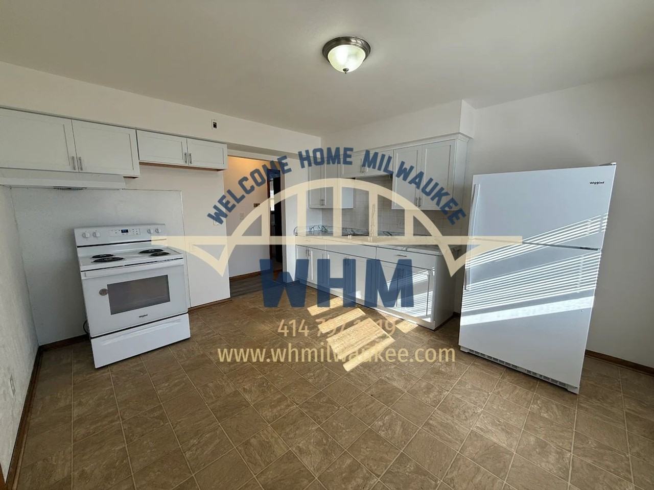 8526 W Appleton Ave - Photo 4 of 13