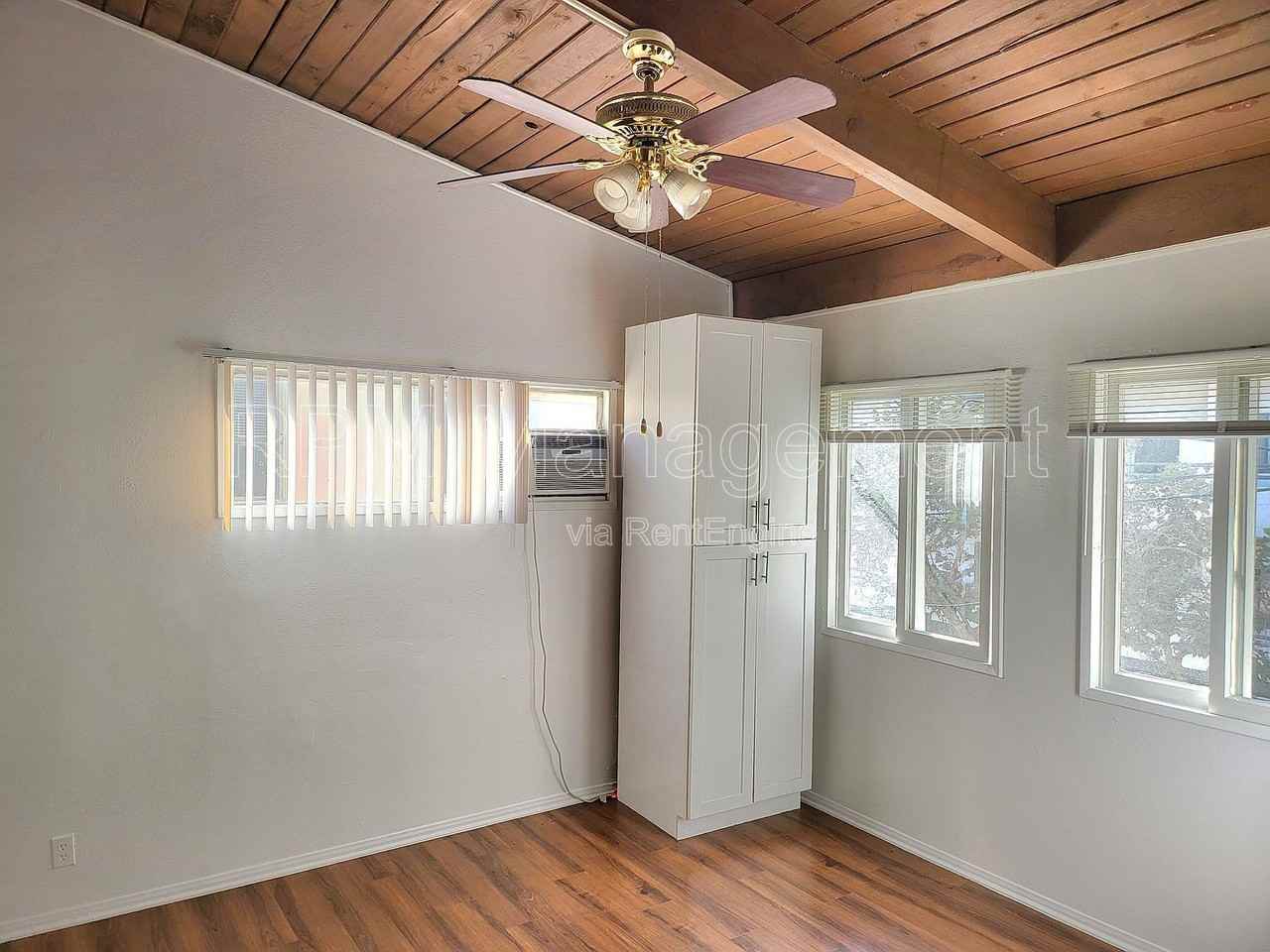 7032 Hawthorn Ave #12 - Photo 3 of 4