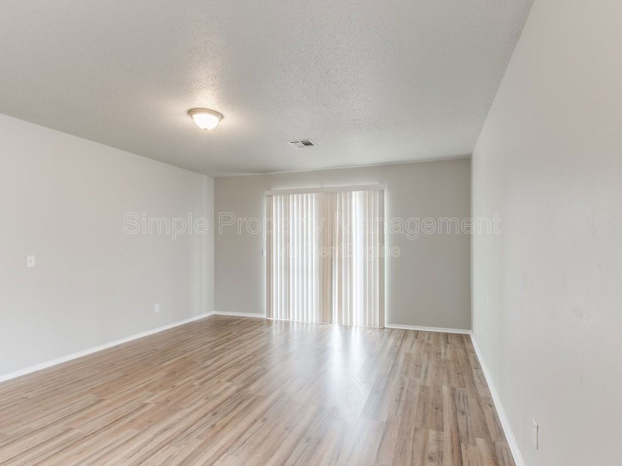 7432 Nw 27th St - Photo 4 of 27