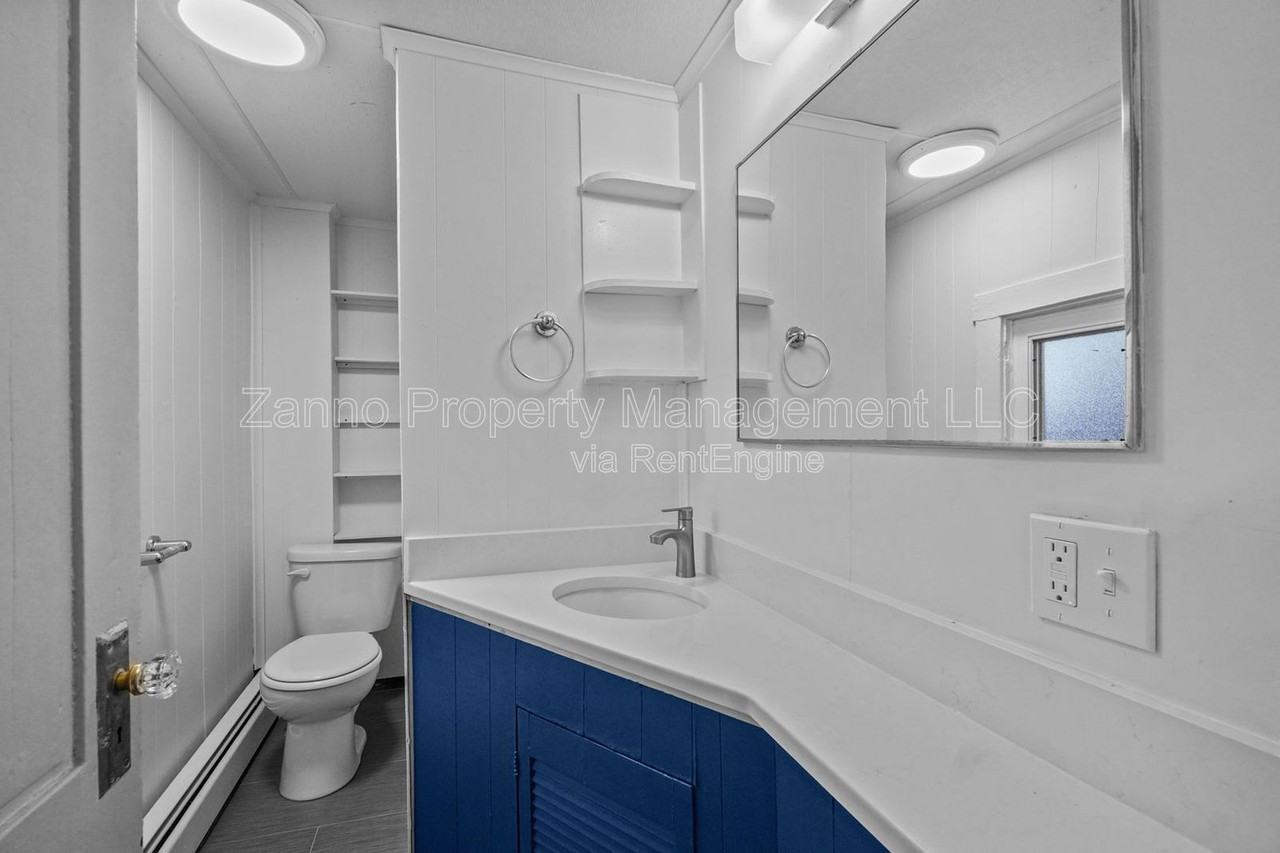 35 Bowen St #3 - Photo 5 of 24