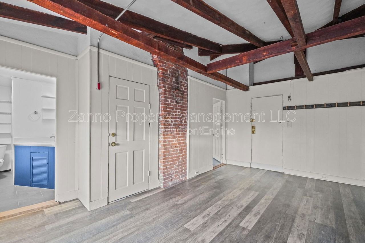 35 Bowen St #3 - Photo 6 of 24