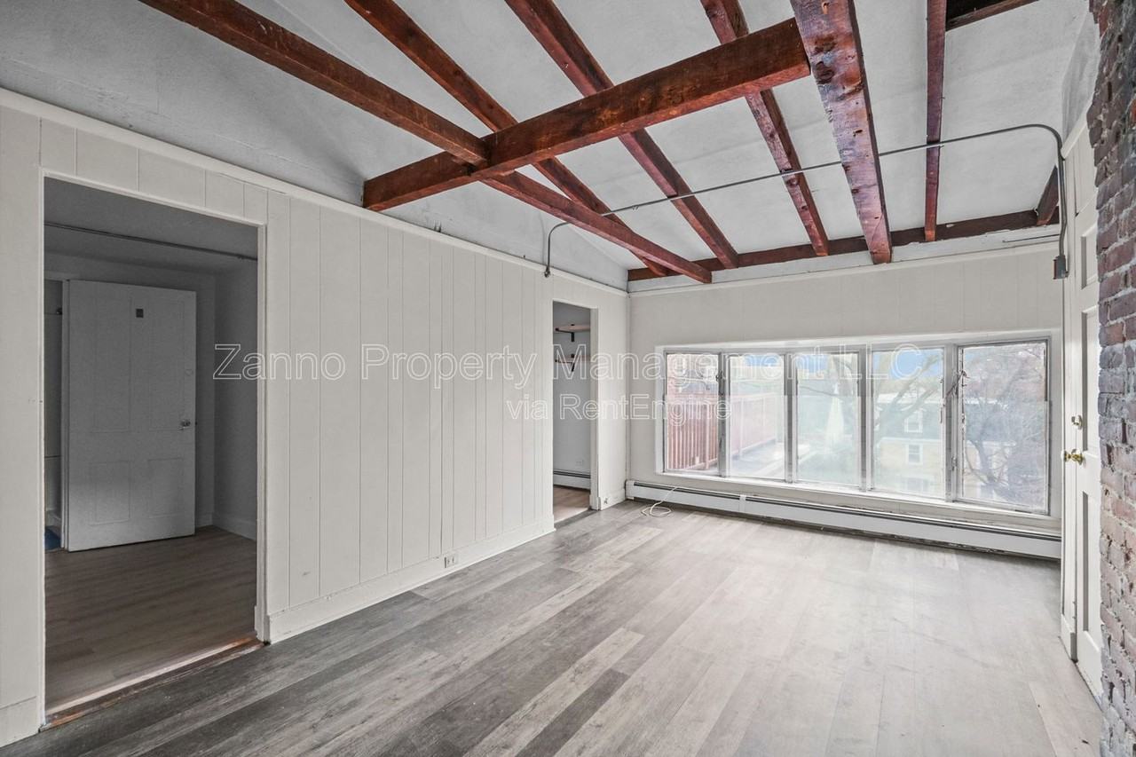 35 Bowen St #3 - Photo 7 of 24