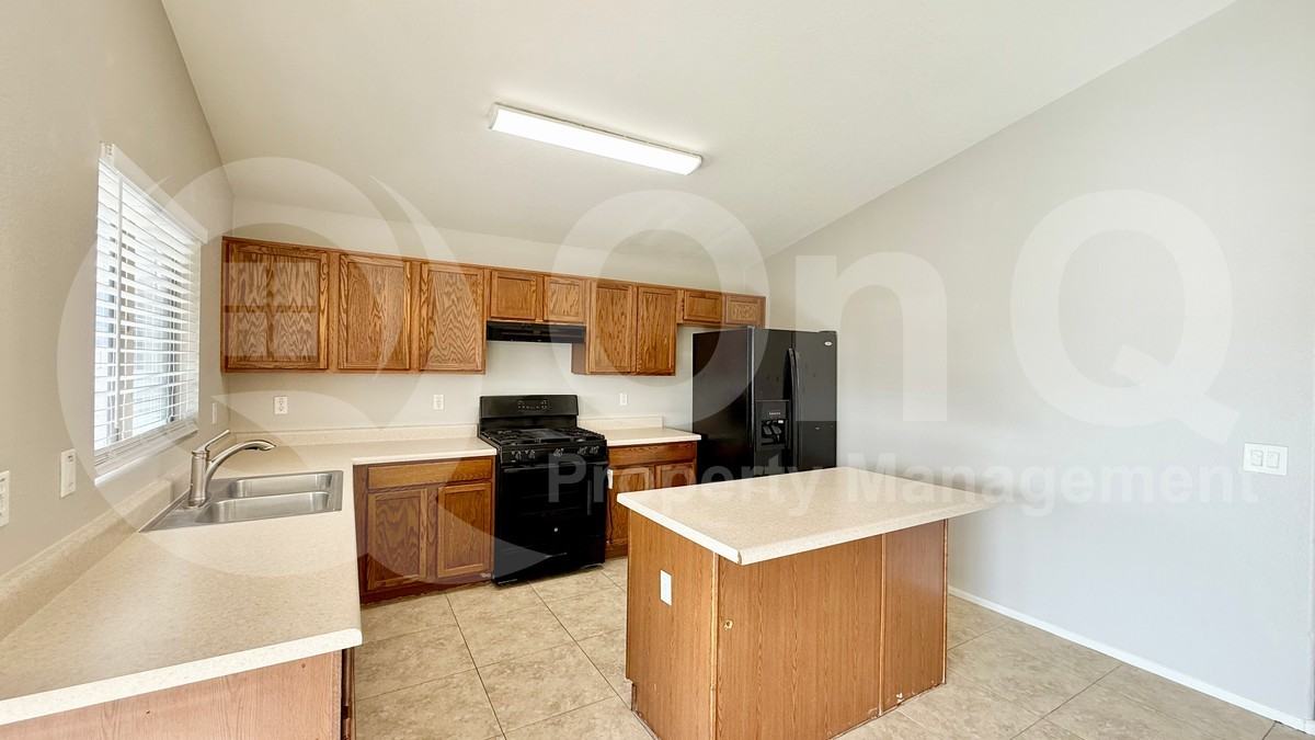 1045 E Nardini St - Photo 7 of 20