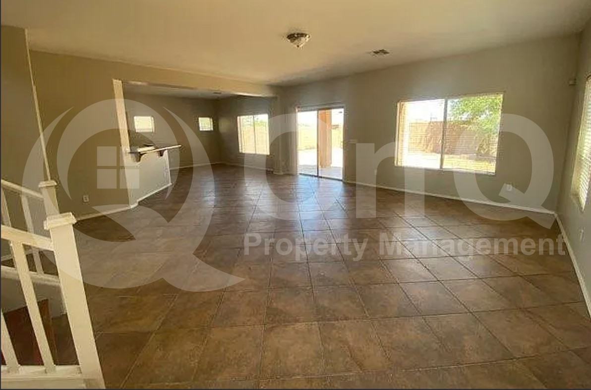 9012 W Hess St - Photo 3 of 8