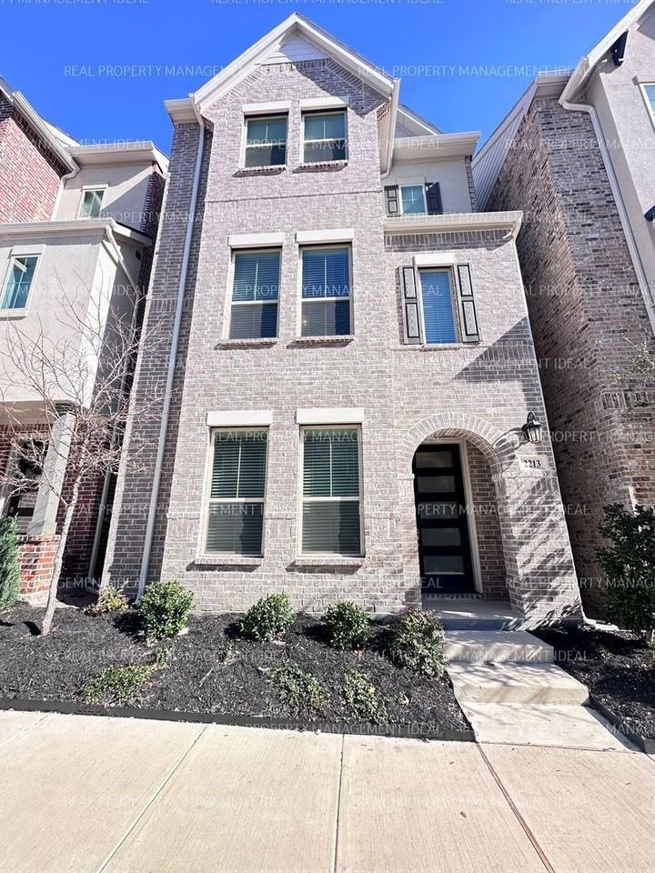 2213 Palomino St - Photo 2 of 30