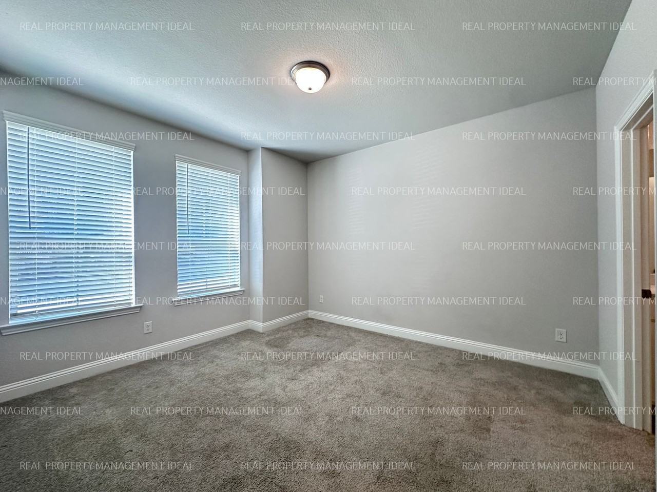 2213 Palomino St - Photo 4 of 30