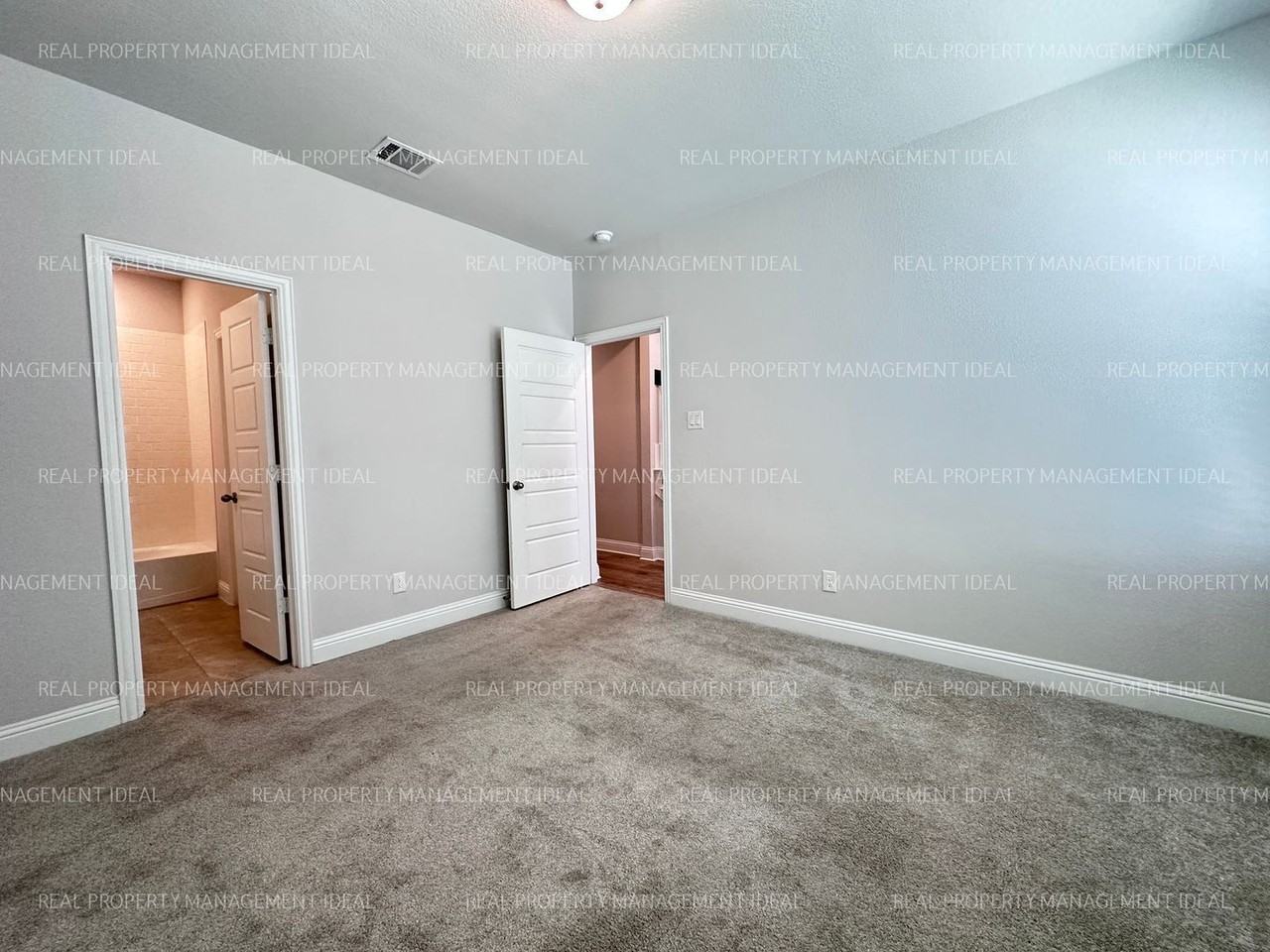 2213 Palomino St - Photo 5 of 30