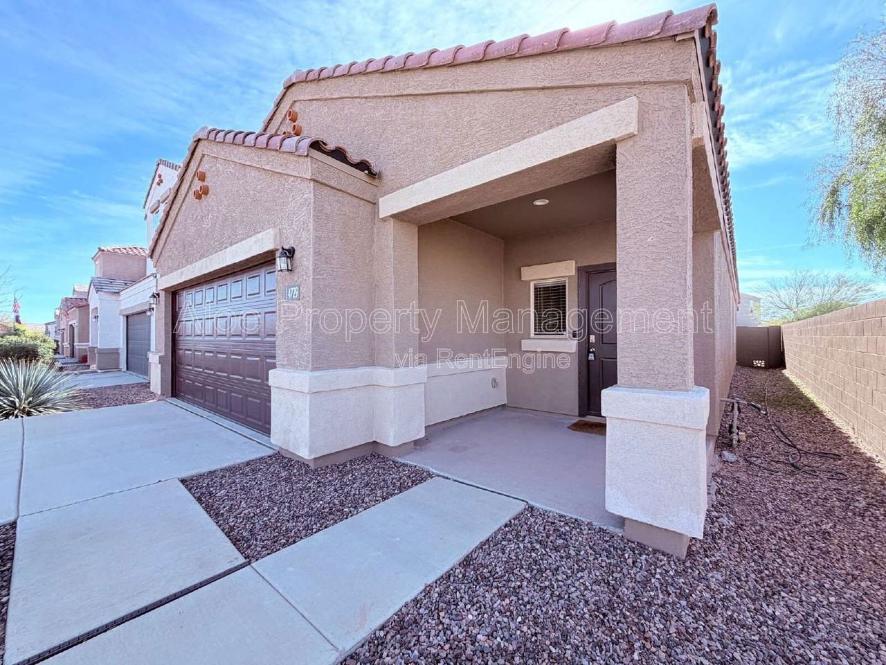 4729 E Chromium Rd - Photo 3 of 29