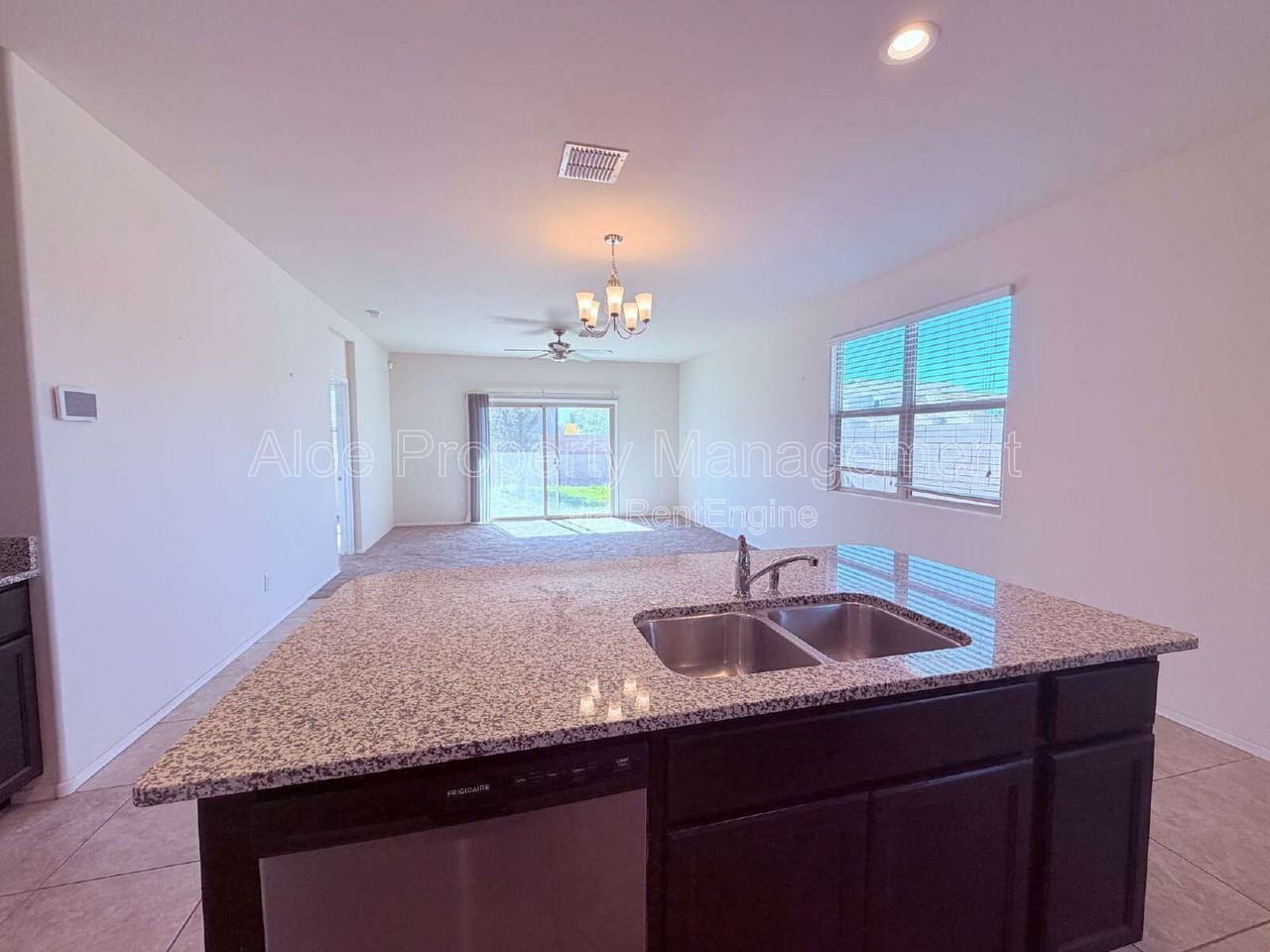 4729 E Chromium Rd - Photo 5 of 29