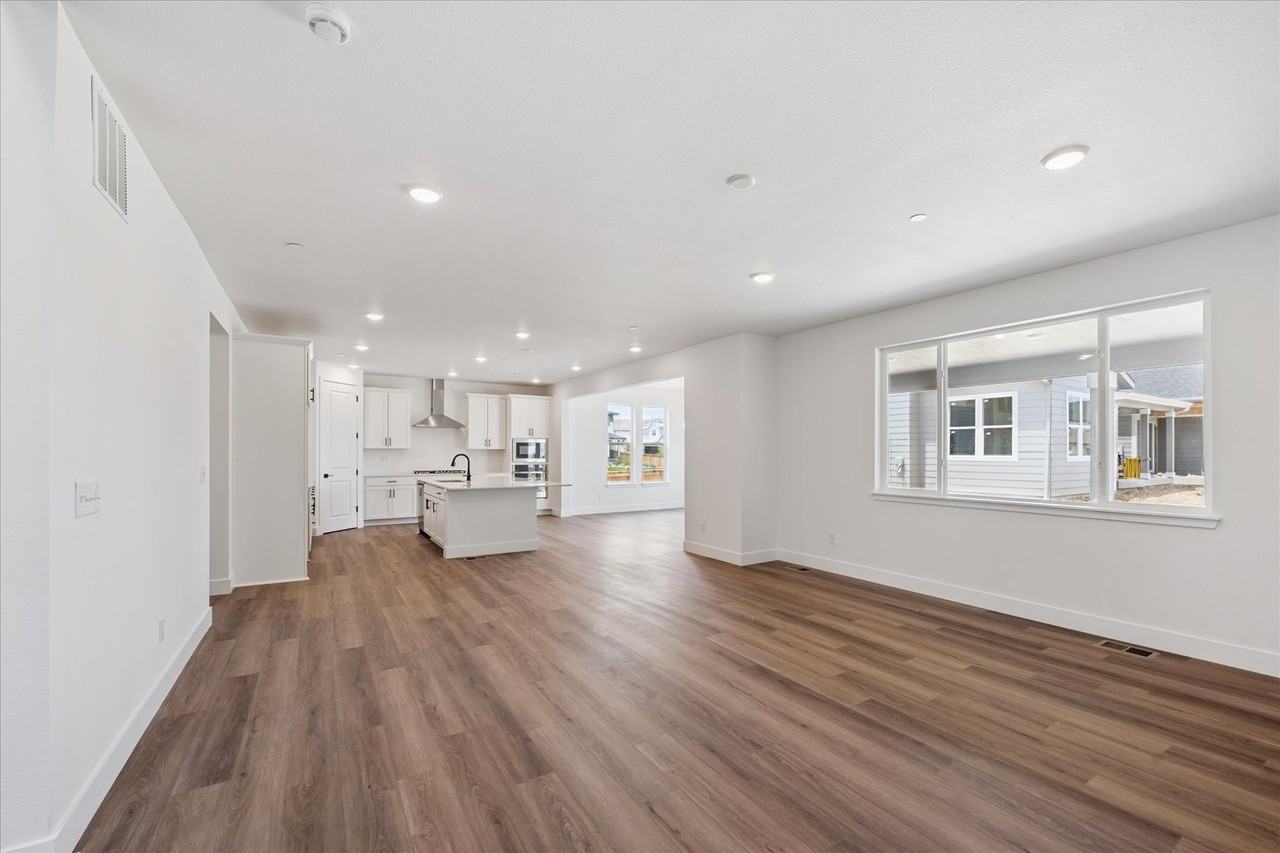 1131 Joseph Place - Photo 4 of 18