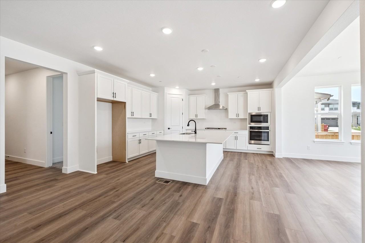 1131 Joseph Place - Photo 5 of 18