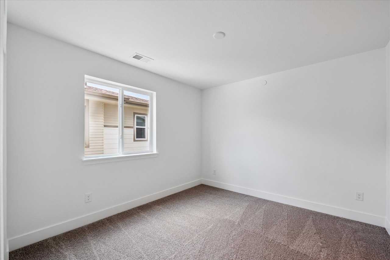 1131 Joseph Place - Photo 7 of 18