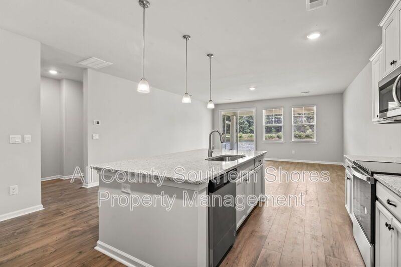 135 Atlantic Breeze Dr - Photo 6 of 36