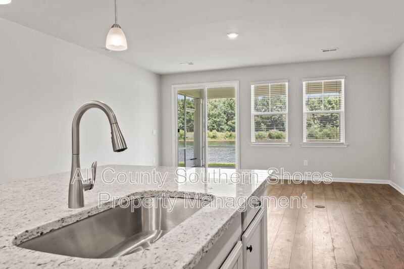 135 Atlantic Breeze Dr - Photo 7 of 36