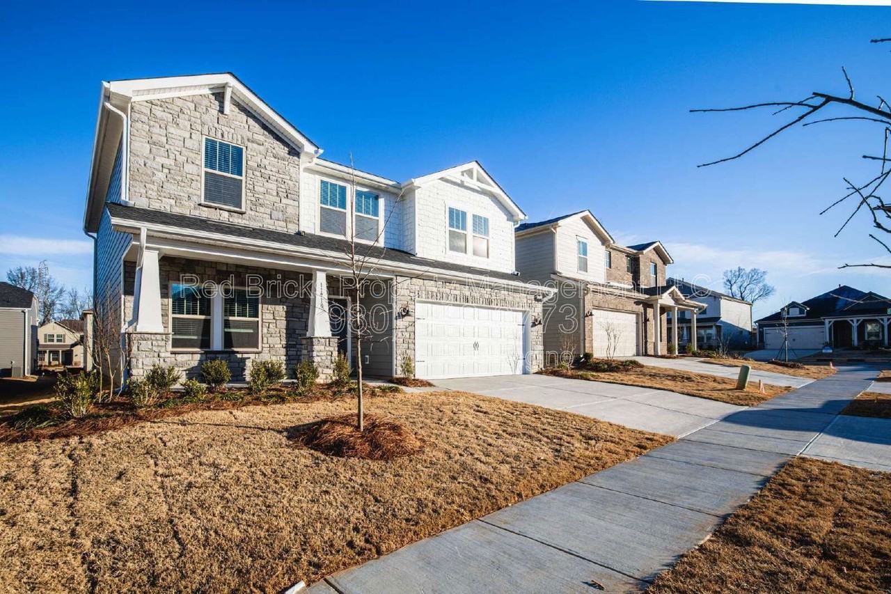 11910 Silverheel Ln - Photo 3 of 44