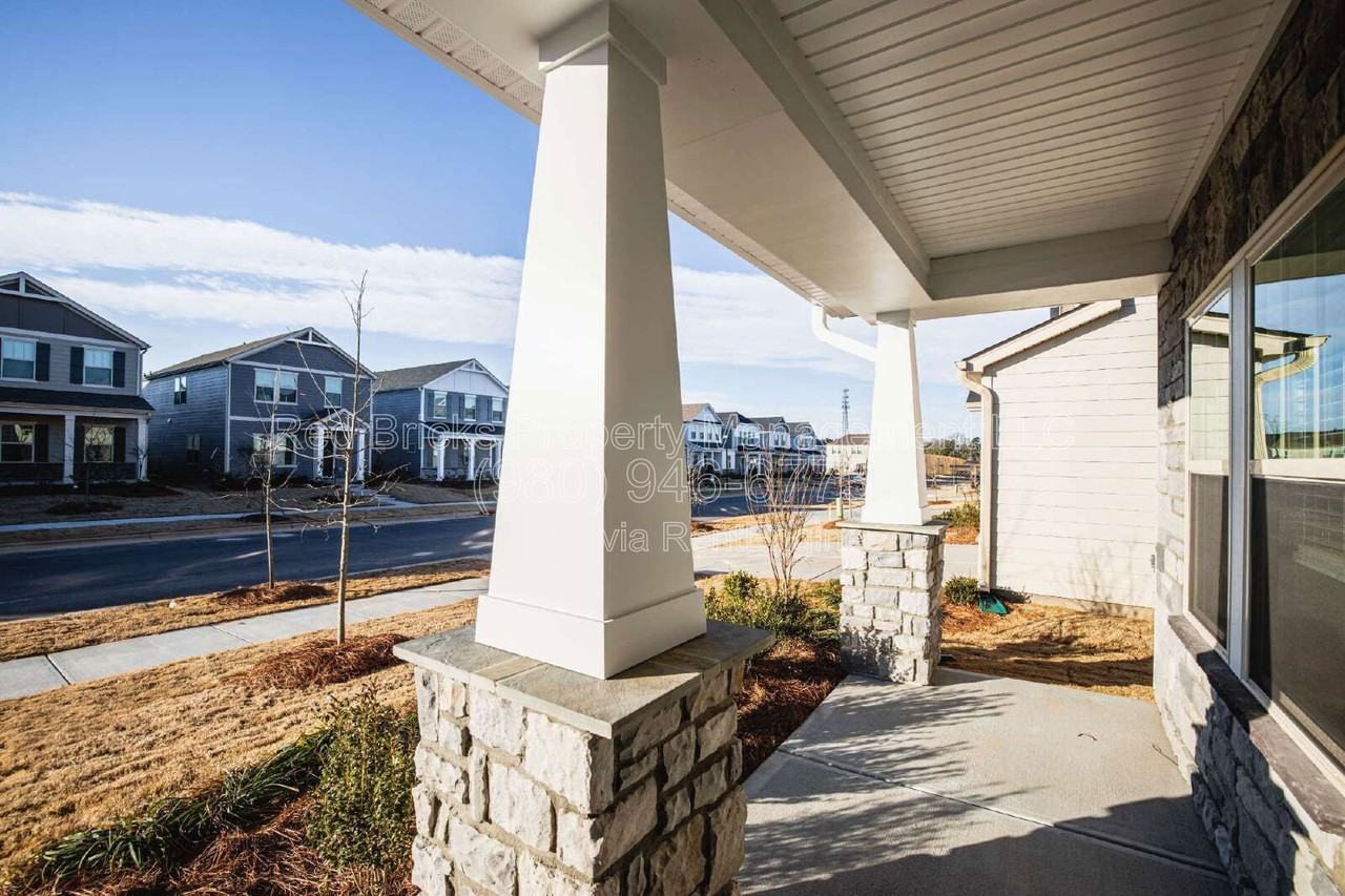 11910 Silverheel Ln - Photo 4 of 44