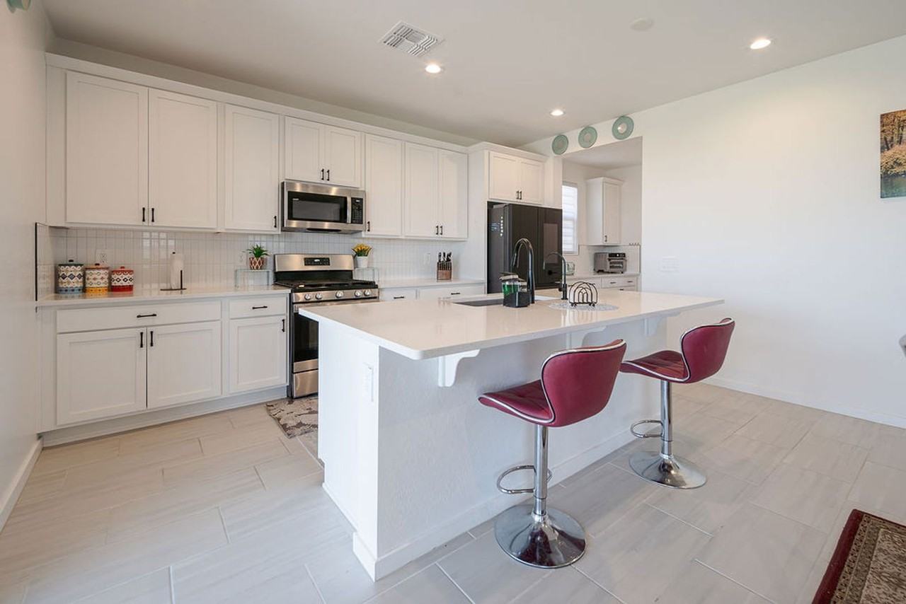 2820 N 196th Ln - Photo 4 of 20