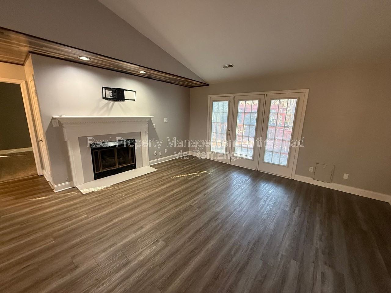 1319 Glen Raven Ct - Photo 3 of 19