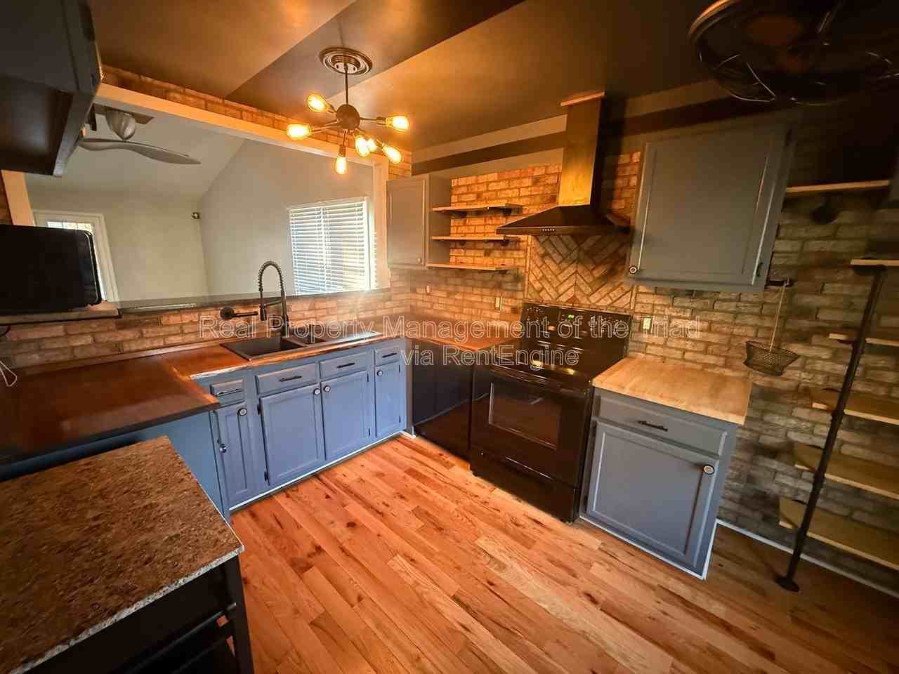 1319 Glen Raven Ct - Photo 4 of 19