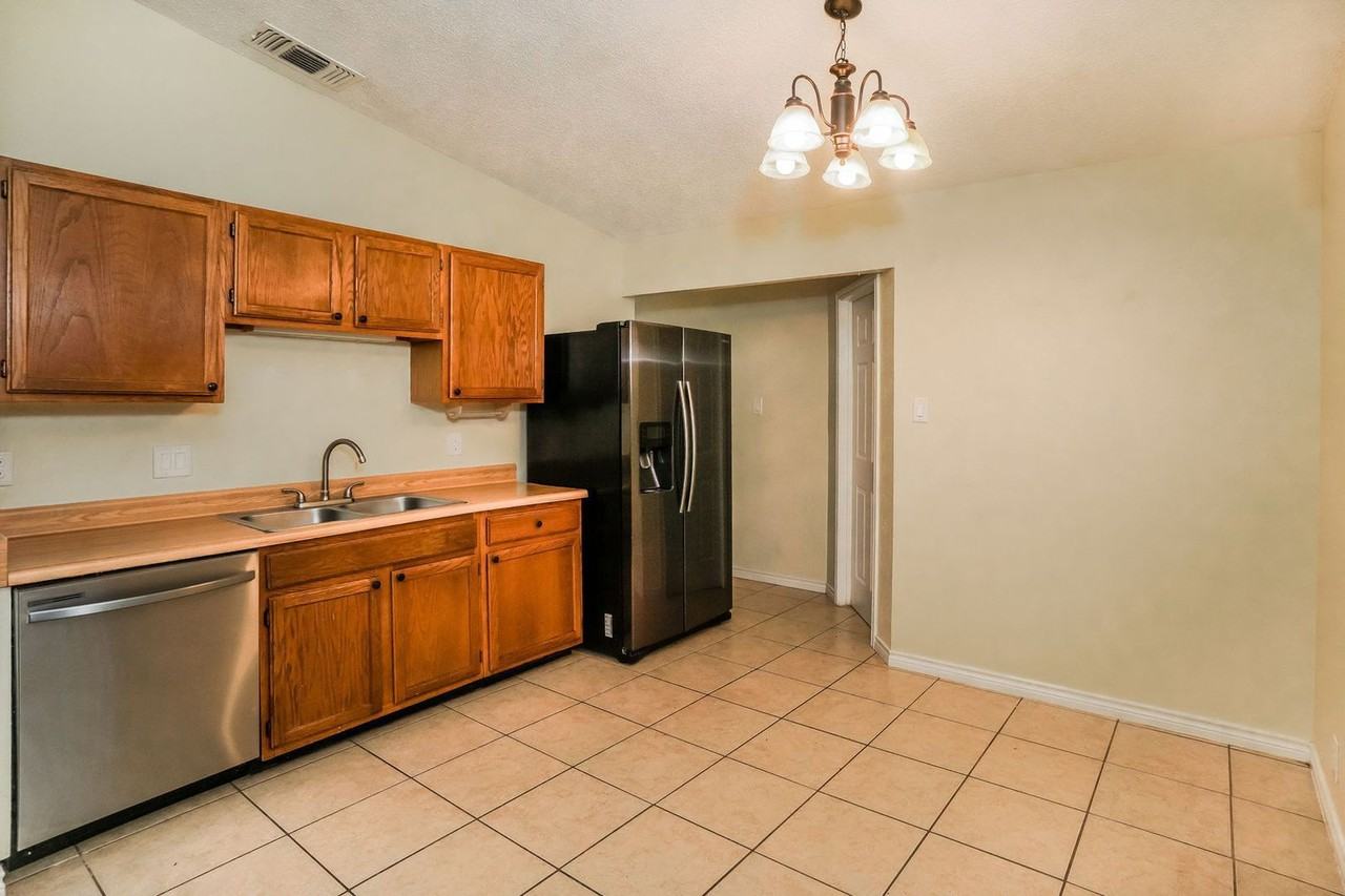 10059 Birch Field Dr - Photo 6 of 24