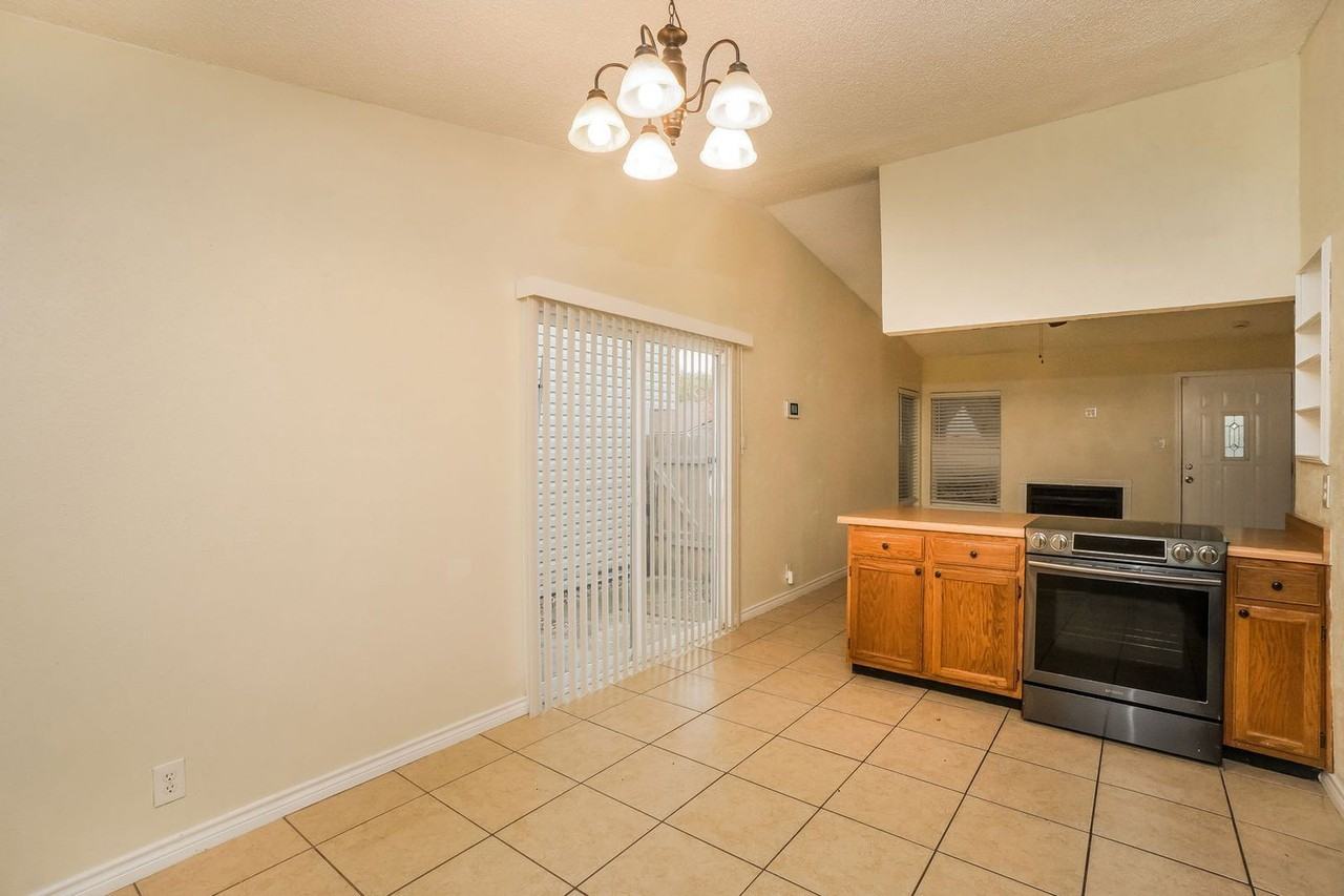 10059 Birch Field Dr - Photo 7 of 24