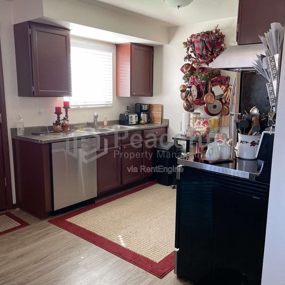 1470 E Brooklane Cir - Photo 2 of 16