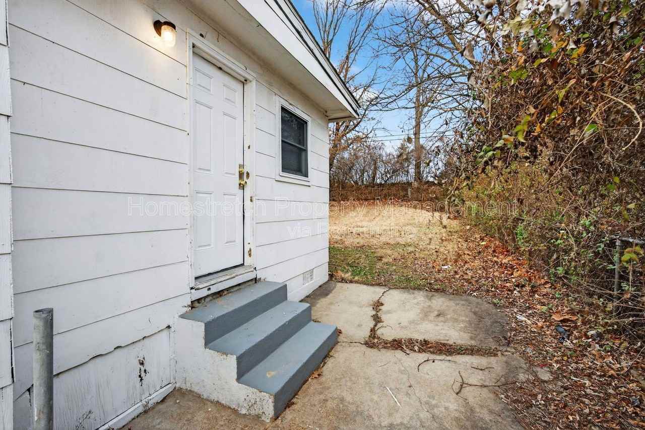 129 Cameron Rd - Photo 3 of 32