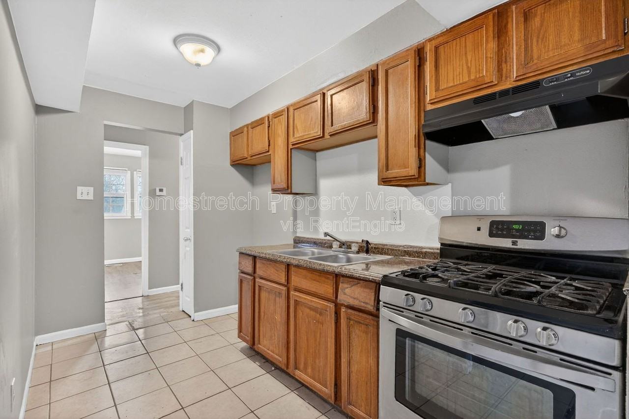 129 Cameron Rd - Photo 5 of 32