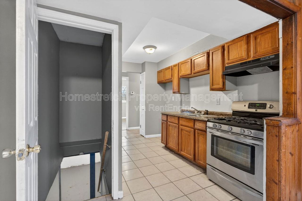 129 Cameron Rd - Photo 6 of 32