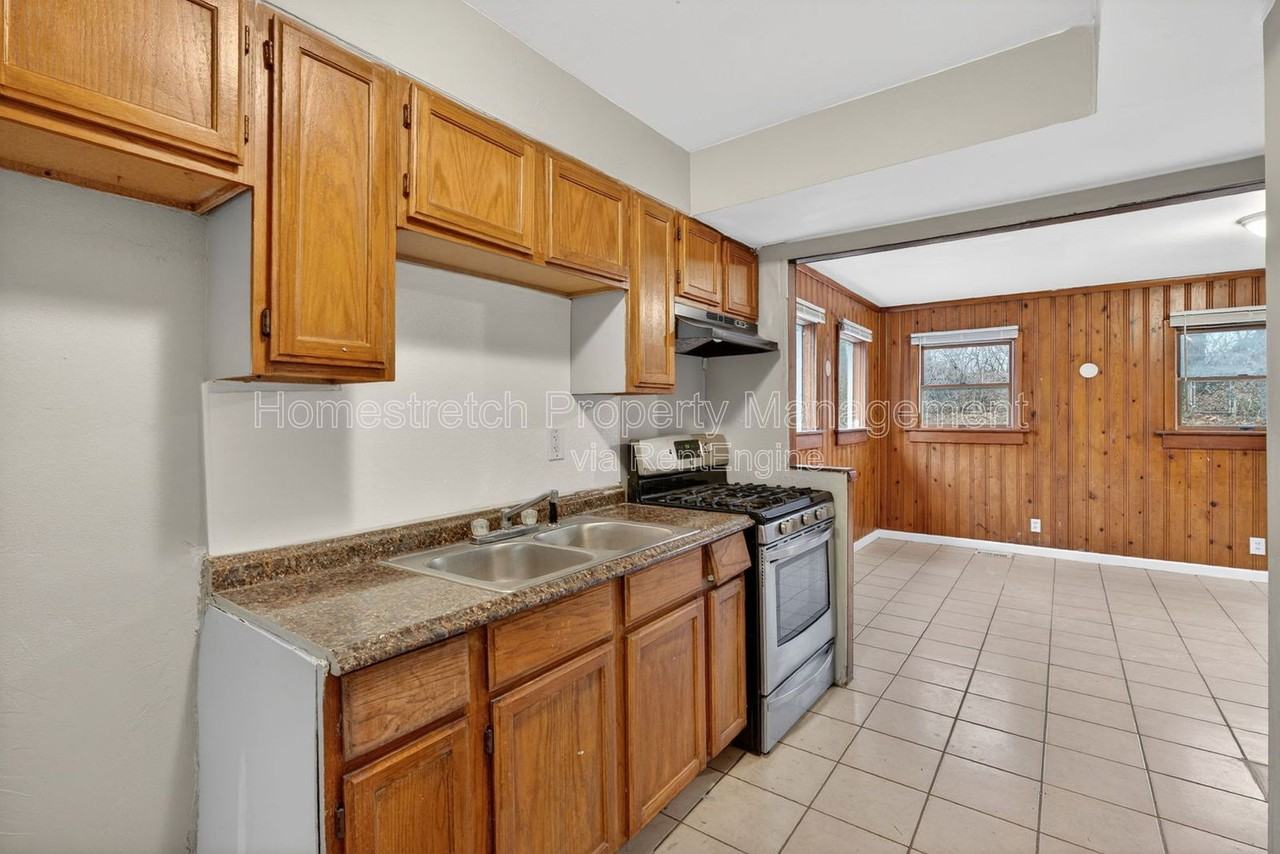 129 Cameron Rd - Photo 7 of 32